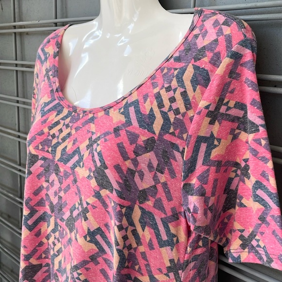 LulaRoe Muted Geometric Printed Perfect T High Low Top-#0346 - Picture 2 of 12
